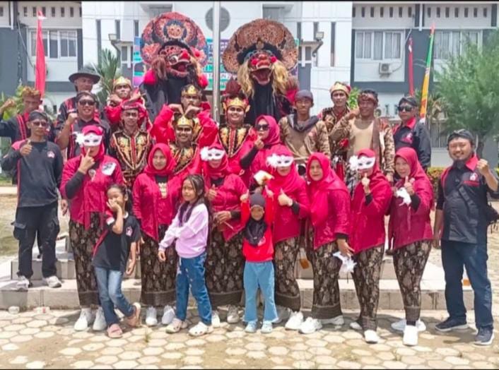 Semarak HUT Kutim ke-26, Paguyuban Joyoboyo Kediri Suguhkan Aksi Jaranan Memukau